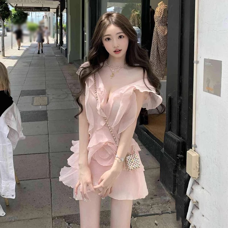 法式温柔气质粉色一字肩连衣裙独特荷叶边收腰a字短裙夏