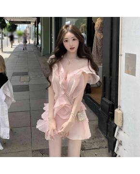 法式温柔气质粉色一字肩连衣裙独特荷叶边收腰a字短裙夏